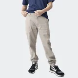 Pantalón utilitario color beige con bajo ajustable a dos posiciones, bolsillos laterales y traseros. Confeccionado en algodón y spandex.