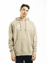 Buzo canguro beige de felpa con capucha, bolsillo frontal y estampado circular en el pecho.