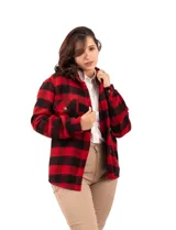 Camisa de abrigo roja y negra a cuadros grandes, de corte recto y manga larga.