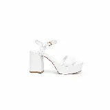Sandalia de fiesta color blanco con plataforma, confeccionada en cuero 100% legítimo, con taco ancho y pulsera regulable al tobillo con hebilla metálica dorada.