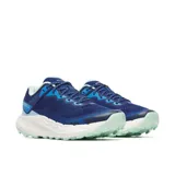 Championes de trail running Merrell modelo Nova 4, color azul con detalles en celeste y suela blanca. Presentan un diseño técnico con malla transpirable, refuerzos laterales y sistema de cordones.
