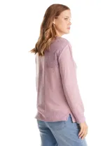 Buzo de manga larga con diseño de paneles combinados en diferentes texturas de tejido gris. Presenta cuello a la base y aberturas laterales en el ruedo.