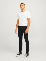 Pantalón jean negro de corte slim fit y tiro medio, con diseño clásico de cinco bolsillos y cierre de cremallera. Confeccionado en tejido de sarga con mezcla de algodón, poliéster, lyocell, viscosa y elastano.