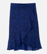 Pollera midi de crepé con estampa animal print cebra, elástico en la espalda, lazo lateral y volado en el bajo.