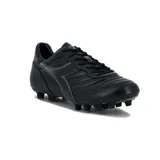 Championes de fútbol Diadora modelo Goal MD, color negro, con diseño clásico de costuras en la puntera y suela con tapones para terreno firme.