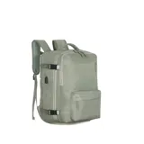 Mochila color beige con múltiples bolsillos y cierres.