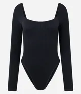 Body negro de manga larga, confeccionado en tejido de poliamida con elastano, con textura acanalada y escote cuadrado.