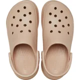 Zuecos Crocs Classic Bae color tostado, con plataforma alta y suela contorneada, diseño clásico con perforaciones de ventilación en la parte superior y tira trasera ajustable.