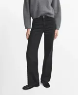 Pantalón de jean negro de corte recto y tiro alto, con diseño clásico de cinco bolsillos y cierre frontal con botón y cremallera.