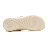 Sandalias Merrell District 4 Recast color beige con doble tira de ajuste y hebilla. Suela de goma EVA para mayor comodidad y agarre.