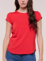 Remera de modal marca Cupio, color verde, de diseño clásico con cuello redondo a la base y mangas cortas.