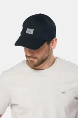 Gorro con visera azul de lona con parche frontal con logo Legacy & Co.