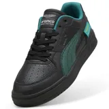 Championes Puma modelo Caven III, edición especial Aston Martin Formula One Team. Diseño en color negro con detalles en verde, confeccionados en cuero sintético con perforaciones en la puntera y suela de goma resistente.
