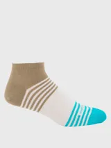 Calcetín deportivo tipo soquete con diseño tricolor en bloques de color beige, blanco y turquesa, con detalle de rayas horizontales y logo de la marca en el empeine.