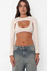 Microtop negro con mangas largas y elástico en todas sus terminaciones.