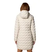 Campera larga tipo parka Columbia, color beige, con tecnología Omni-Heat™ termorreflectante y construcción HeatSeal™ sin costuras. Cuenta con capucha, cierre frontal de doble sentido, bolsillos laterales con cremallera y diseño acolchado con patrón geométrico.