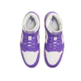 Championes Jordan Air 1 Mid, con diseño tricolor en azul, blanco y rojo. Confeccionados en cuero premium y material sintético, cuentan con unidad Air-Sole en el talón para mayor amortiguación y suela de goma para tracción.