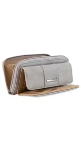 Billetera larga marca Lincoln's, color bordó con interior beige. Presenta un diseño con solapa frontal, múltiples compartimentos para tarjetas, visor y monedero con cierre.