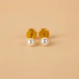 Aros abridores de oro amarillo 18k con perla de cultivo blanca.