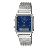 Reloj Casio modelo AQ-230 con diseño ana-digi, caja de acero inoxidable de 30mm y esfera azul. Cuenta con malla de acero tipo milanesa, manecillas para hora analógica y pantalla digital inferior para funciones adicionales.