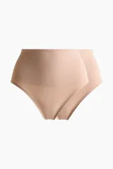 Pack de dos bombachas de tiro alto con efecto moldeador en la cintura, confeccionadas en tejido de punto liso con refuerzo interior.
