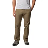 Pantalón de corte recto en color beige, con diseño funcional que incluye bolsillos laterales, bolsillos de seguridad con cierre y bolsillo específico para herramientas. Confeccionado con tecnología de protección solar.