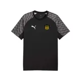 Camiseta de entrenamiento PUMA del Club Atlético Peñarol. Diseño de color negro con mangas raglán estampadas en tonos grises. Presenta el logo de la marca en el pecho derecho y el escudo del club en el pecho izquierdo.
