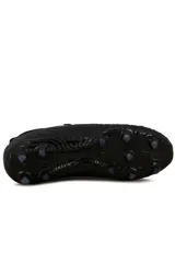 Championes de fútbol Lotto Sibari para hombre, de color negro con detalles texturizados en la capellada y un pequeño aplique con la bandera de Italia en los cordones. Diseñados para césped natural con tapones moldeados.