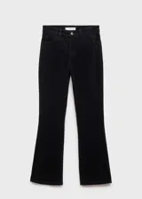Pantalón de pana estilo boot cropped con tiro alto, cierre de cremallera y botón, trabillas y diseño de cinco bolsillos.