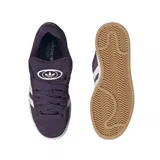 Championes Adidas modelo Campus 00s, color violeta oscuro con las icónicas tres tiras laterales en blanco. Presentan una silueta clásica de perfil bajo, confeccionados en gamuza con suela de goma en tono claro.