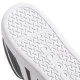 Championes de corte medio Adidas Hoops 4.0 Mid, color negro con las icónicas tres tiras laterales en blanco. Presentan un diseño de inspiración basquetbolística con empeine de cuero sintético, puntera reforzada y suela de goma blanca.