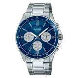 Reloj analógico plateado con esfera azul, caja de acero inoxidable y correa de eslabones. Resistente al agua hasta 50 metros.