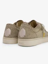 Championes Satorisan modelo Heisei Gaia, color verde caqui, con cordones beige y suela de goma reciclada.