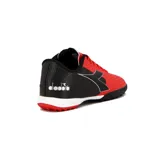 Championes de fútbol 5 Diadora Striker II TF, color rojo con detalles en negro y blanco.