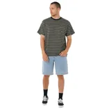 Remera de manga corta Rip Curl Search Stripe Tee, a rayas horizontales en tonos verde oliva, beige y negro. Tiene cuello redondo y bolsillo en el pecho con logo de la marca.