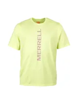 Remera técnica de running Merrell Trail Run de manga corta y cuello redondo, color amarillo claro con gran estampado vertical de la marca en el centro del pecho.