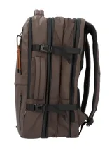 Mochila maletín RKF de diseño versátil en color marrón, confeccionada en poliéster reciclado repelente al agua. Cuenta con múltiples compartimentos con cierre, espacio para laptop de 15 pulgadas, correas ajustables, almohadillas ergonómicas en la espalda y manija lateral para uso como maletín.