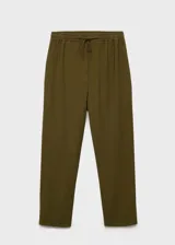 Pantalón fluido verde militar, de corte recto con cintura elástica y cordón ajustable. Cuenta con dos bolsillos laterales.