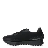 Championes urbanos New Balance modelo 327, color negro, confeccionados en una combinación de malla y material sintético. Presentan el logo 'N' característico en el lateral y una suela dentada que se extiende hacia el talón.
