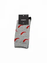 Pack de dos pares de medias de caña media con diseño a rayas. Un par presenta rayas finas horizontales en gris y negro, mientras que el otro par tiene rayas más anchas en gris y azul oscuro. Ambas incluyen el logo de la marca bordado en el lateral.