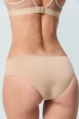 Culotte de tiro medio confeccionado en algodón con elastano, con costuras reforzadas y forro interior de algodón.