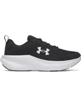 Championes de running Under Armour modelo Assert 11, color negro con suela blanca. Presentan parte superior de malla transpirable con superposiciones de cuero sintético y logo de la marca en el lateral.