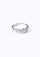 Anillo de plata 925 con cinco esferas de circonia blanca. Inspirado en el anillo de Lady Di.