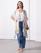 Kimono tejido con estampado a rayas verticales en tonos azul, verde y lila, con mangas amplias estilo japonés y terminación con borlas en el ruedo.