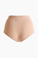 Pack de tres bombachas tipo shortie de tiro alto, confeccionadas en microfibra lisa con refuerzo interior y corte de pierna bajo.