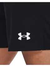 Short deportivo Under Armour negro, de corte holgado, con cintura elástica y logo estampado en blanco en la pierna derecha.