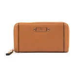 Billetera de símil cuero color habano con cierre perimetral.