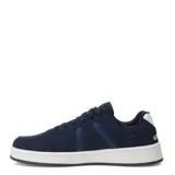 Championes urbanos Umbro modelo Block, color azul marino, confeccionados en gamuza con detalles perforados en la puntera y logo lateral en contraste.