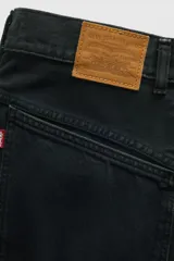 Bermuda de denim estilo super baggy en color negro con lavado sutil, tiro medio y diseño holgado.
