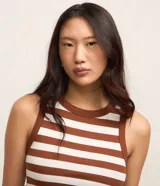 Musculosa corta ajustada de Blue Steel, con diseño de rayas horizontales en blanco y negro, escote redondo y acabado acanalado.